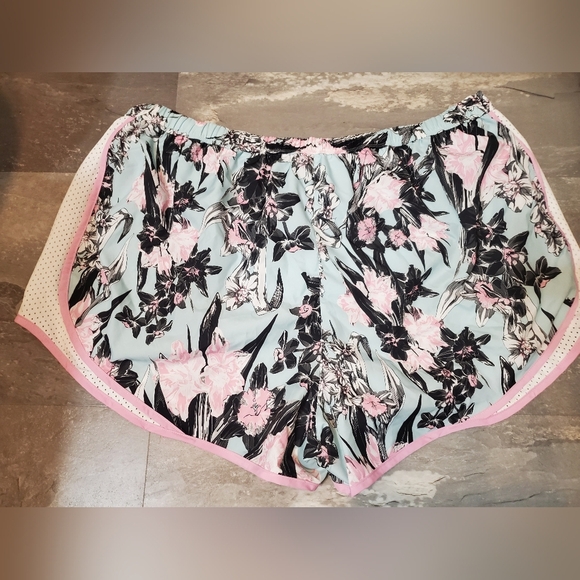 NWOT Nike Dri-Fit Tempo mini shorts. Floral. Blue, pink, black, white. Liner. 2X - Picture 6 of 13